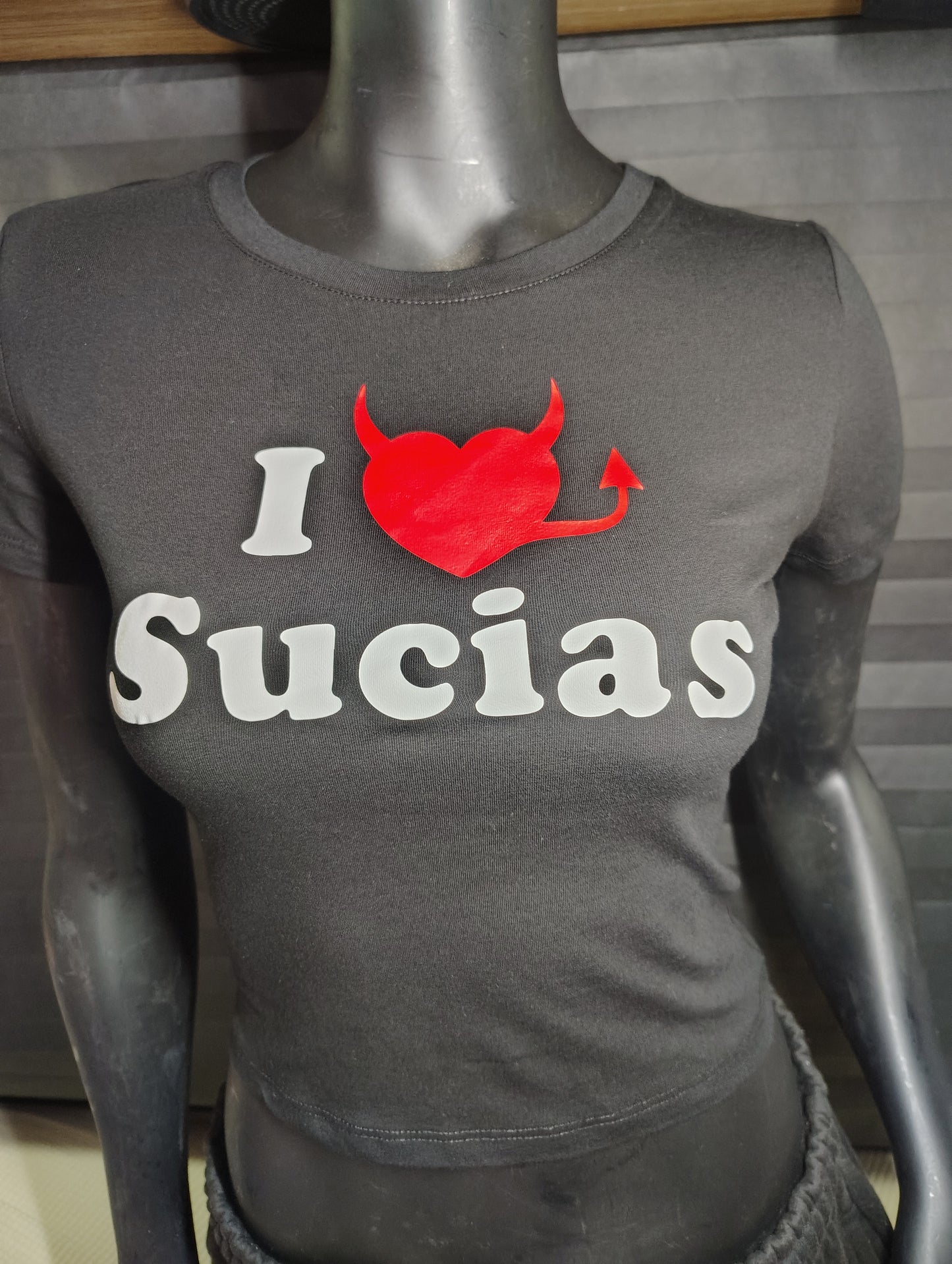 "I ❤️SUCIAS" women's crop top